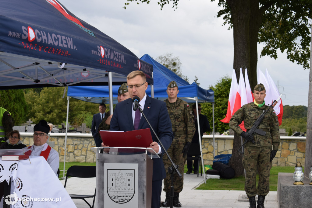 Spoczywający na cmentarzu w Trojanowie uczczeni