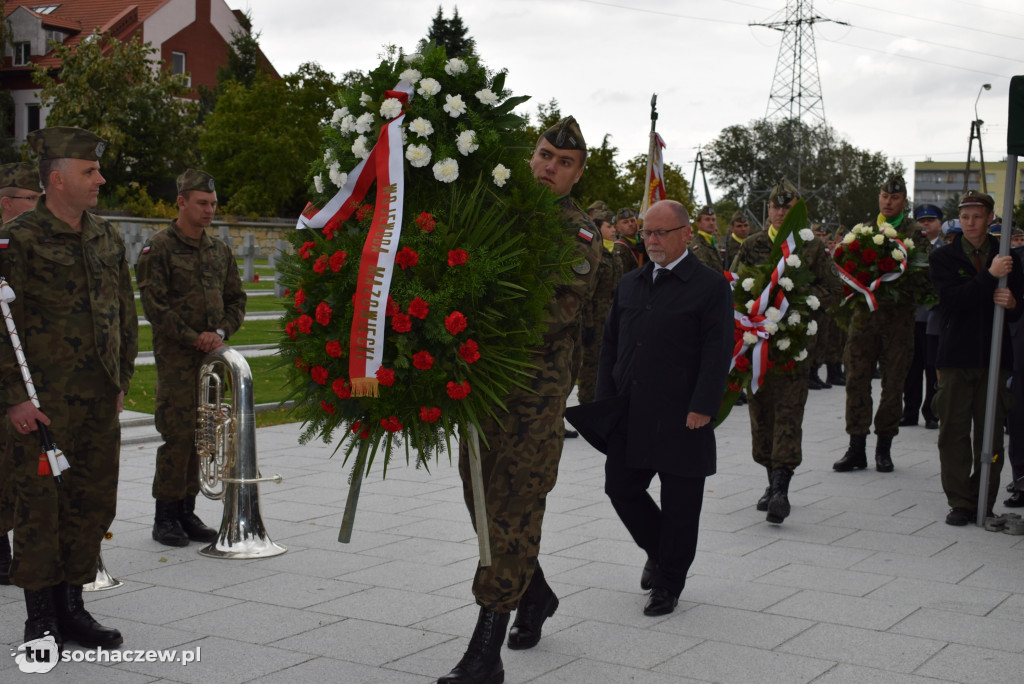 Spoczywający na cmentarzu w Trojanowie uczczeni