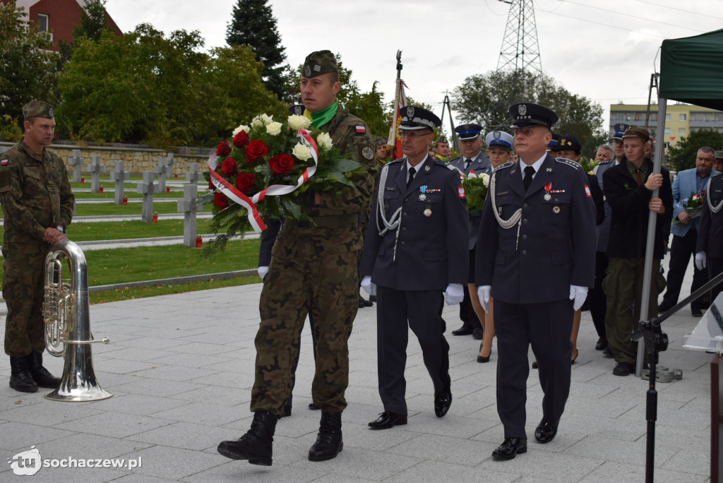 Spoczywający na cmentarzu w Trojanowie uczczeni
