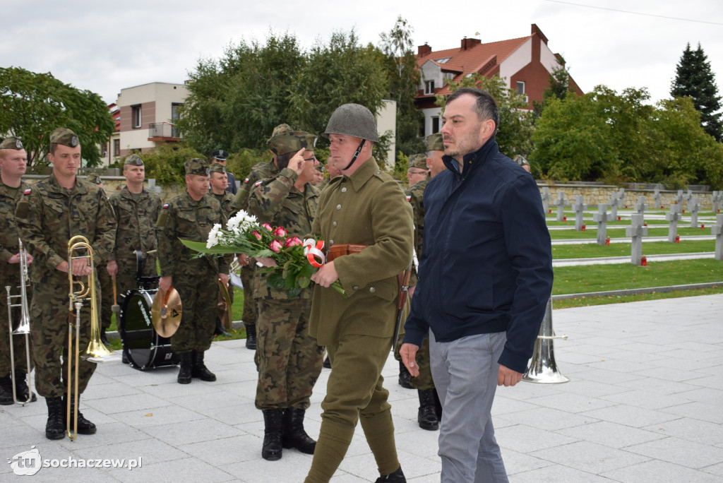 Spoczywający na cmentarzu w Trojanowie uczczeni