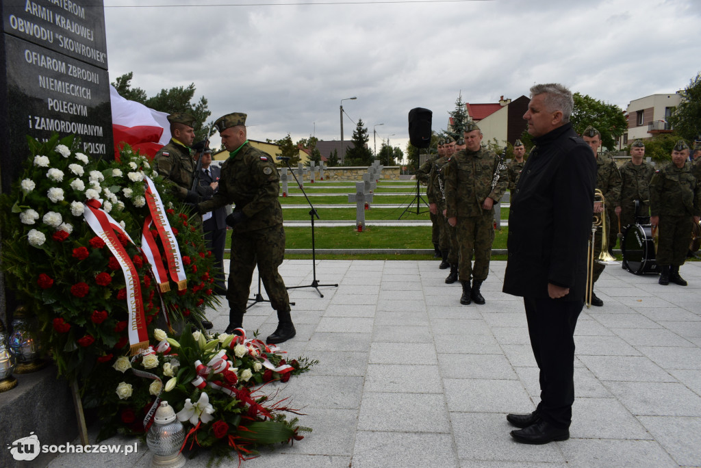 Spoczywający na cmentarzu w Trojanowie uczczeni