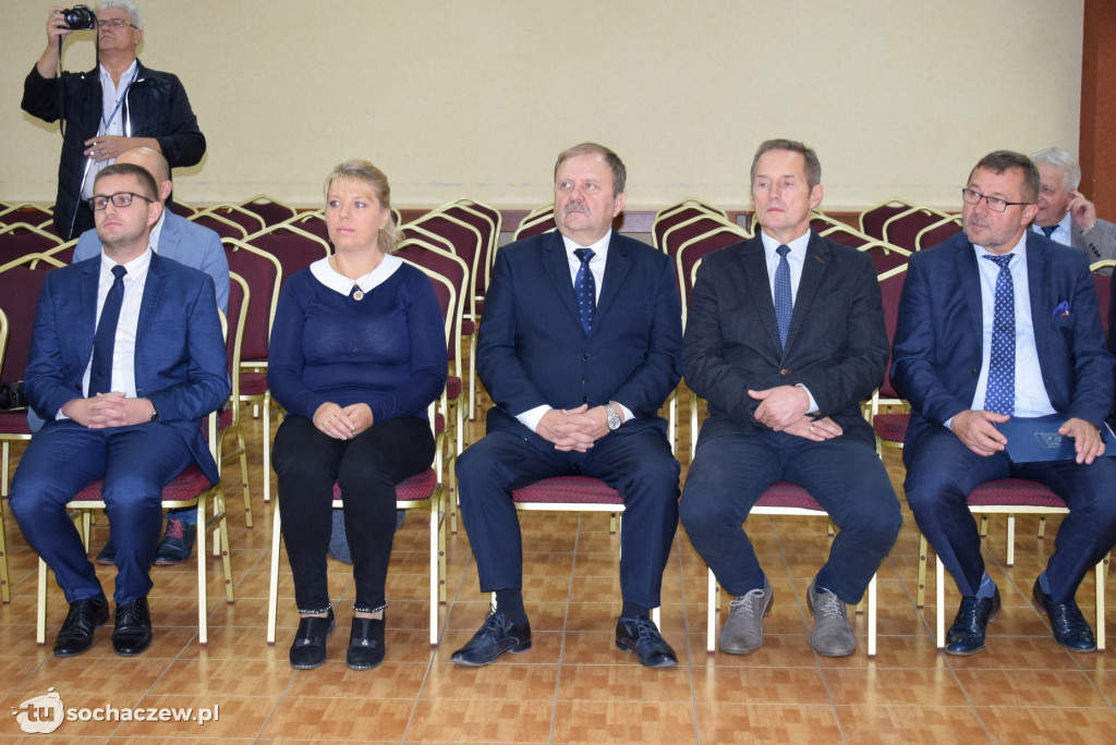 Wręczenie czeków w starostwie powiatowym
