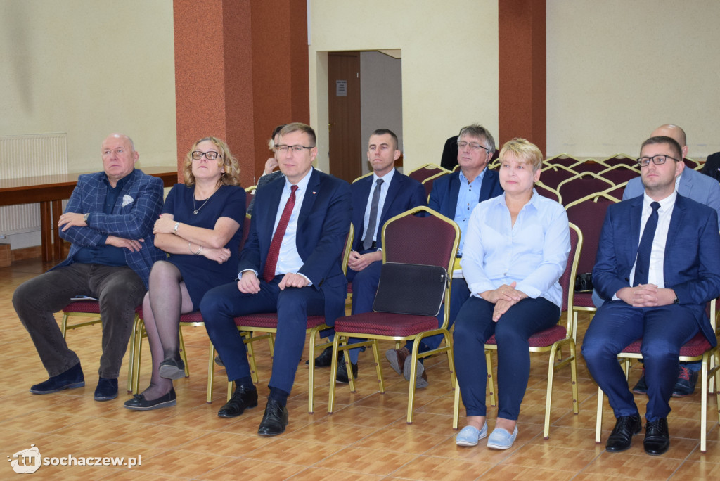 Wręczenie czeków w starostwie powiatowym