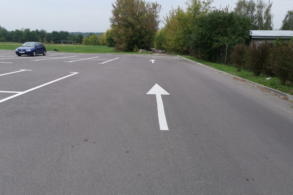 Nowe znaki pod szkołą w Młodzieszynie