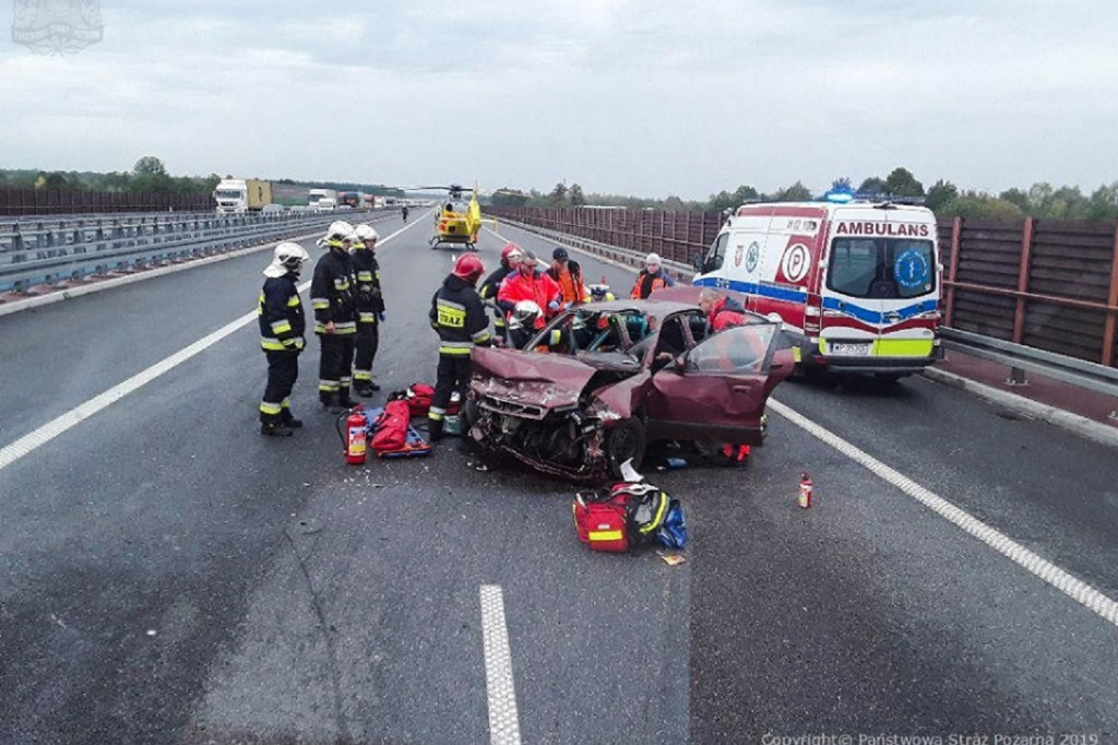 Wypadek na A2, trzy osoby ranne