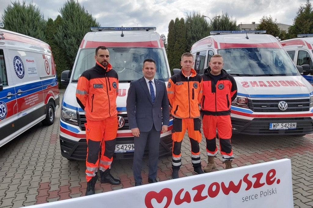 Trzy nowe karetki dla powiatu