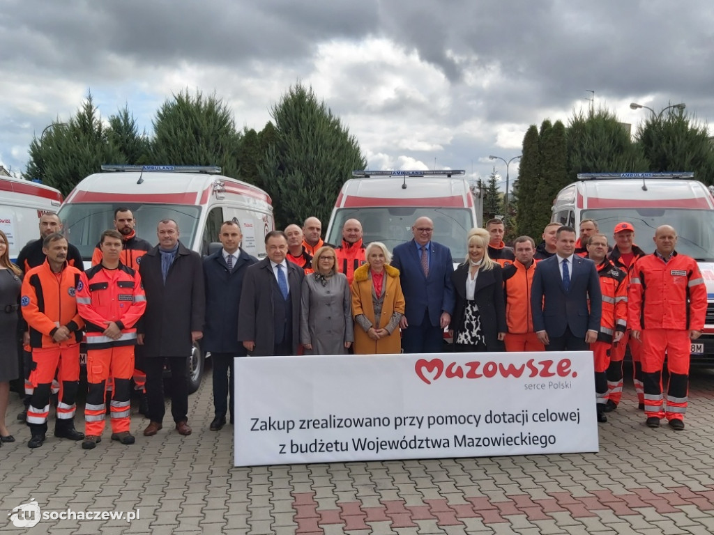 Trzy nowe karetki dla powiatu