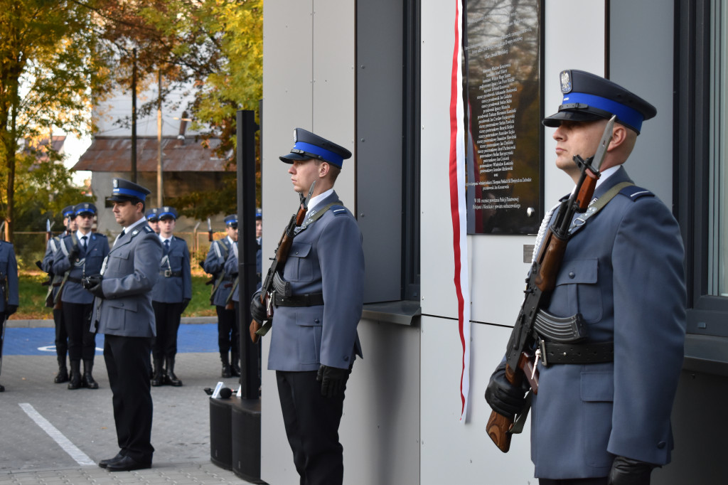 22 nazwiska na tablicy komendy policji w Sochaczewie