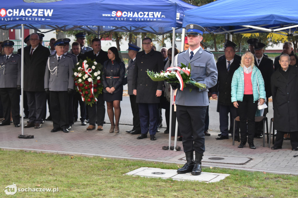 22 nazwiska na tablicy komendy policji w Sochaczewie