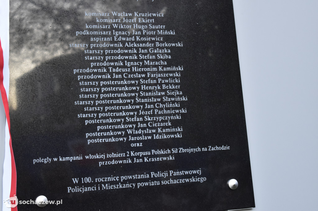 22 nazwiska na tablicy komendy policji w Sochaczewie