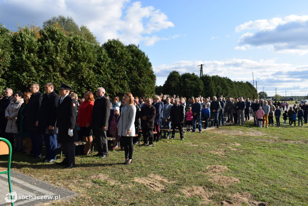 Hołd pod pomnikiem w Śladowie