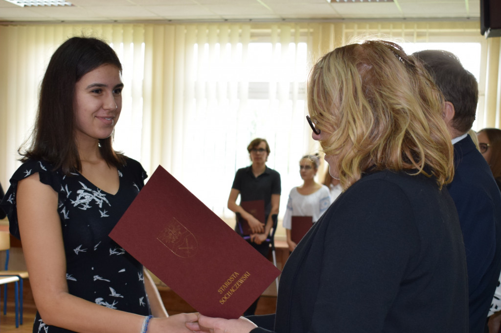 Stypendia starosty rozdane