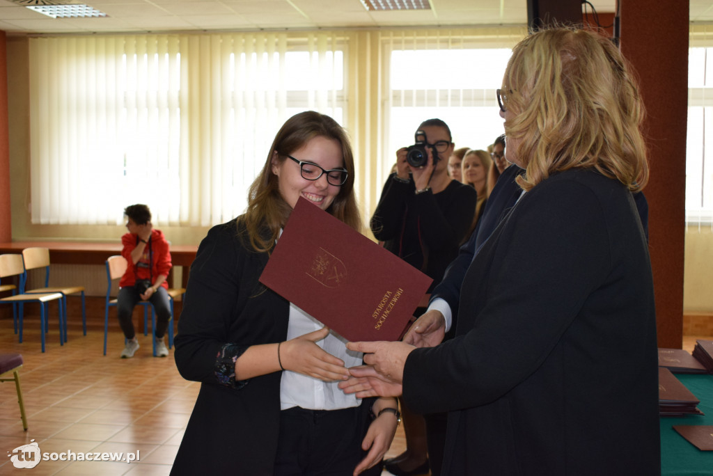 Stypendia starosty rozdane
