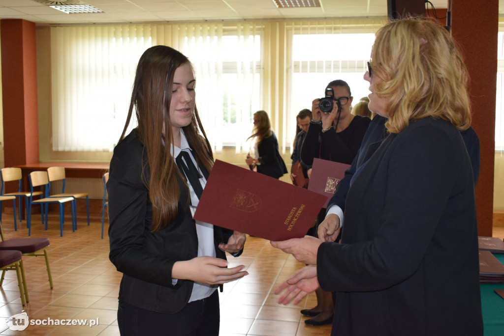 Stypendia starosty rozdane