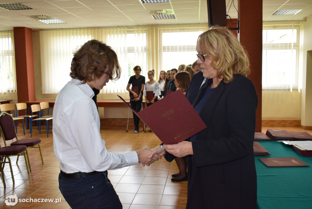 Stypendia starosty rozdane