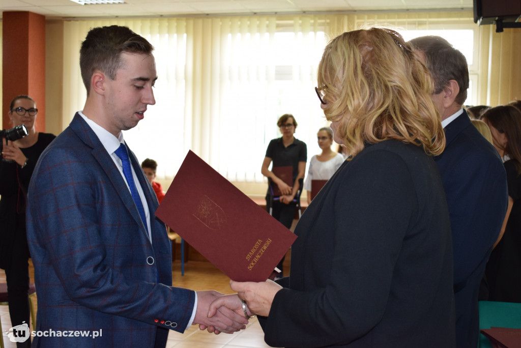 Stypendia starosty rozdane