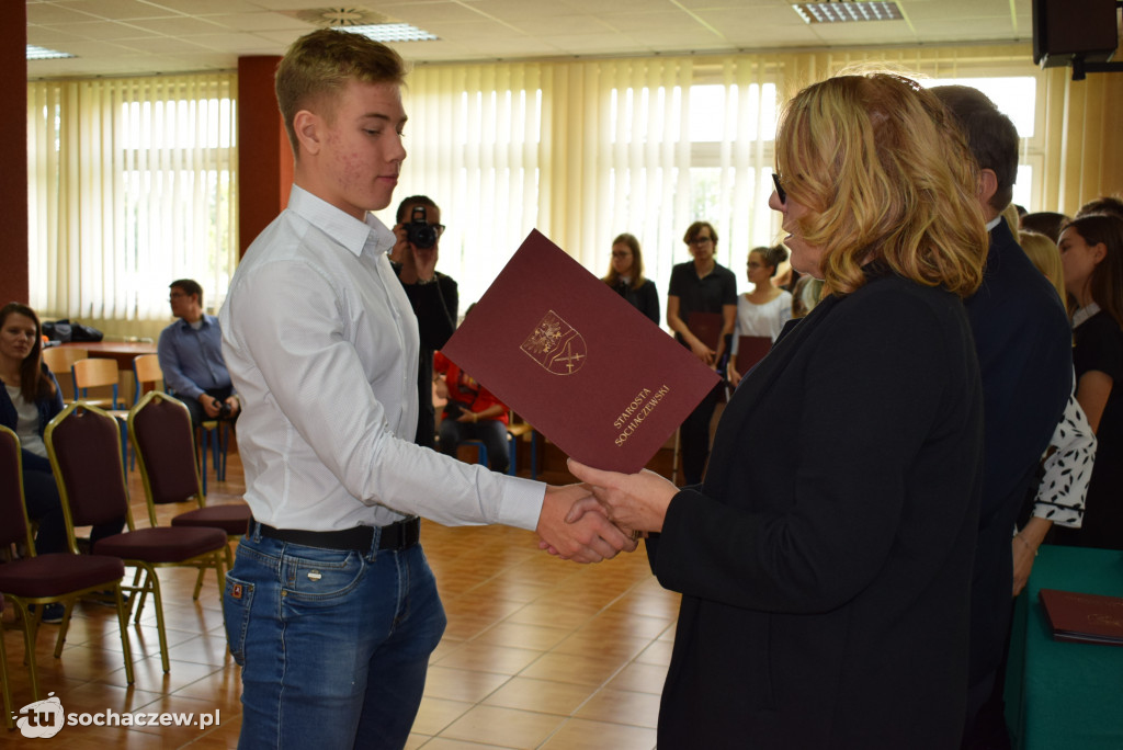 Stypendia starosty rozdane
