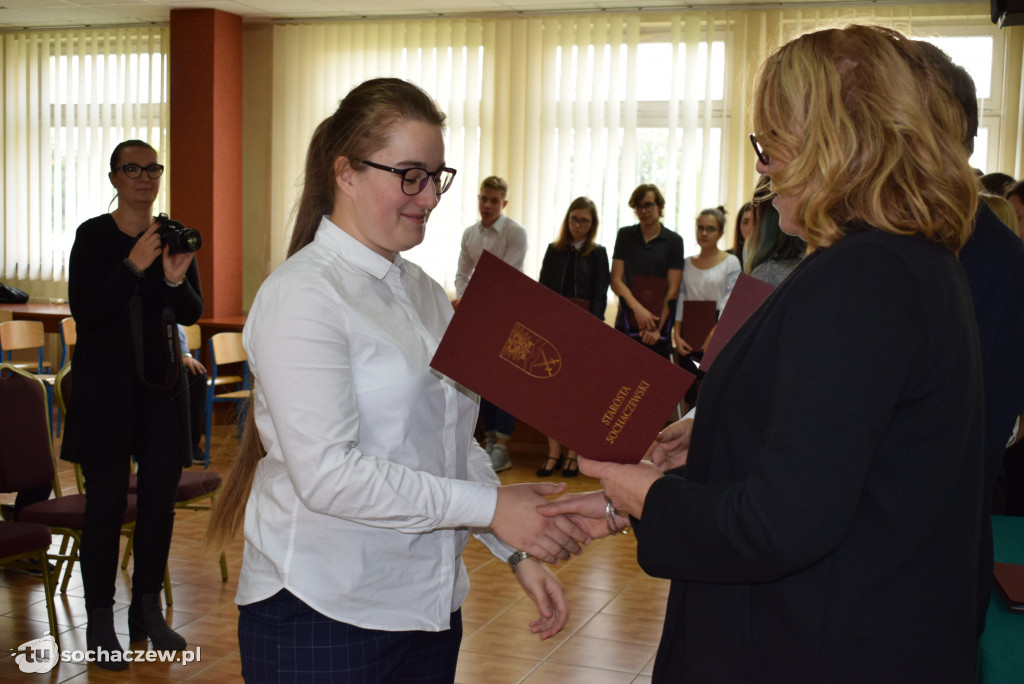 Stypendia starosty rozdane