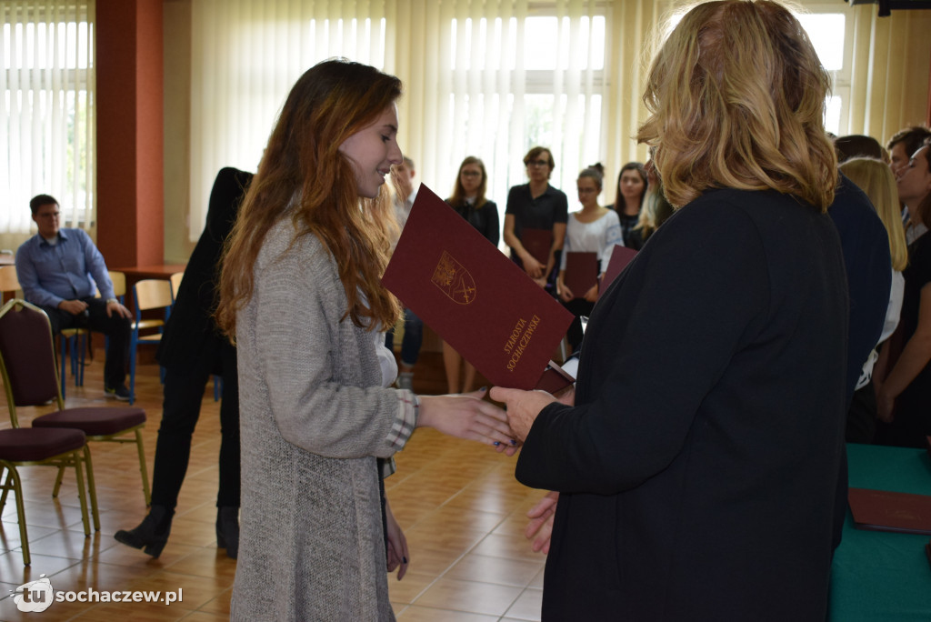 Stypendia starosty rozdane