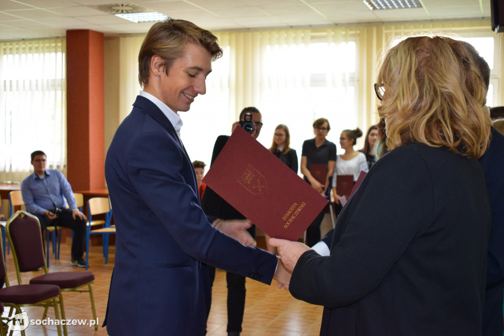 Stypendia starosty rozdane