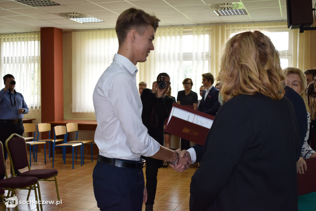 Stypendia starosty rozdane
