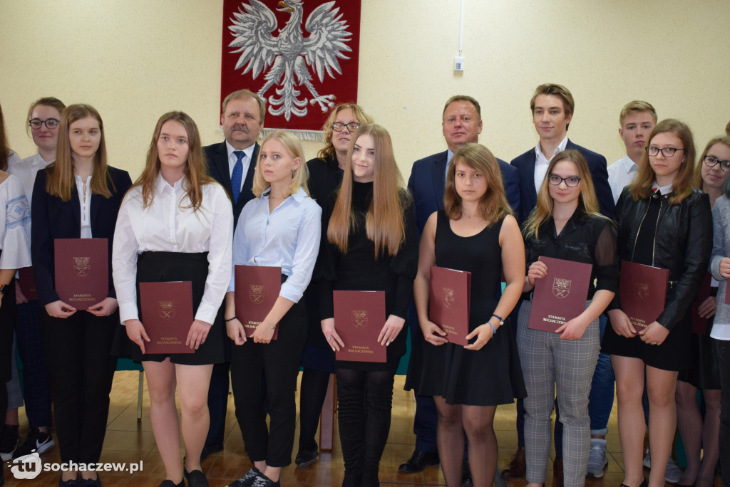 Stypendia starosty rozdane