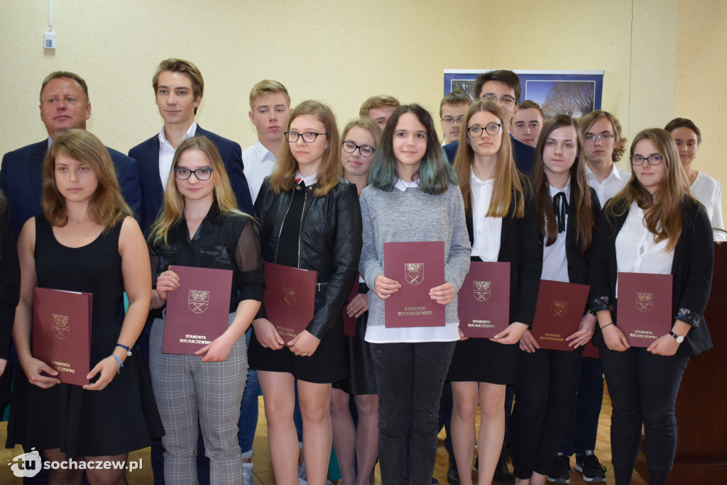 Stypendia starosty rozdane