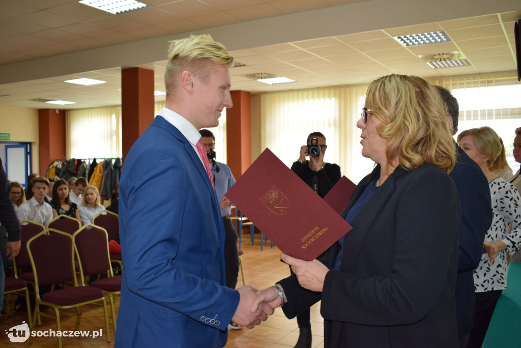 Stypendia starosty rozdane