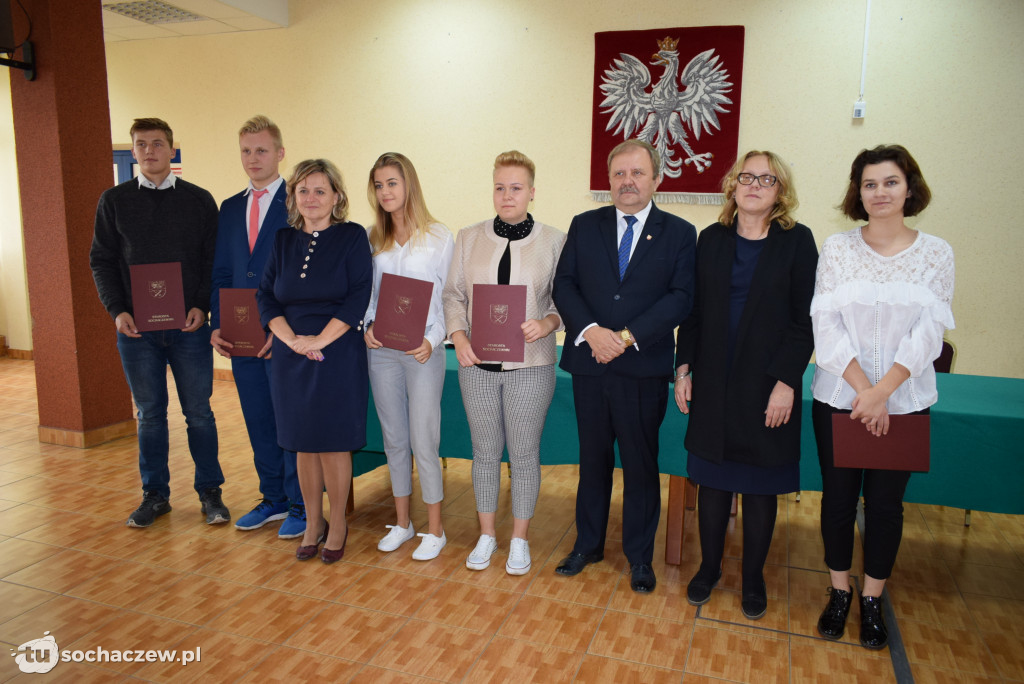 Stypendia starosty rozdane