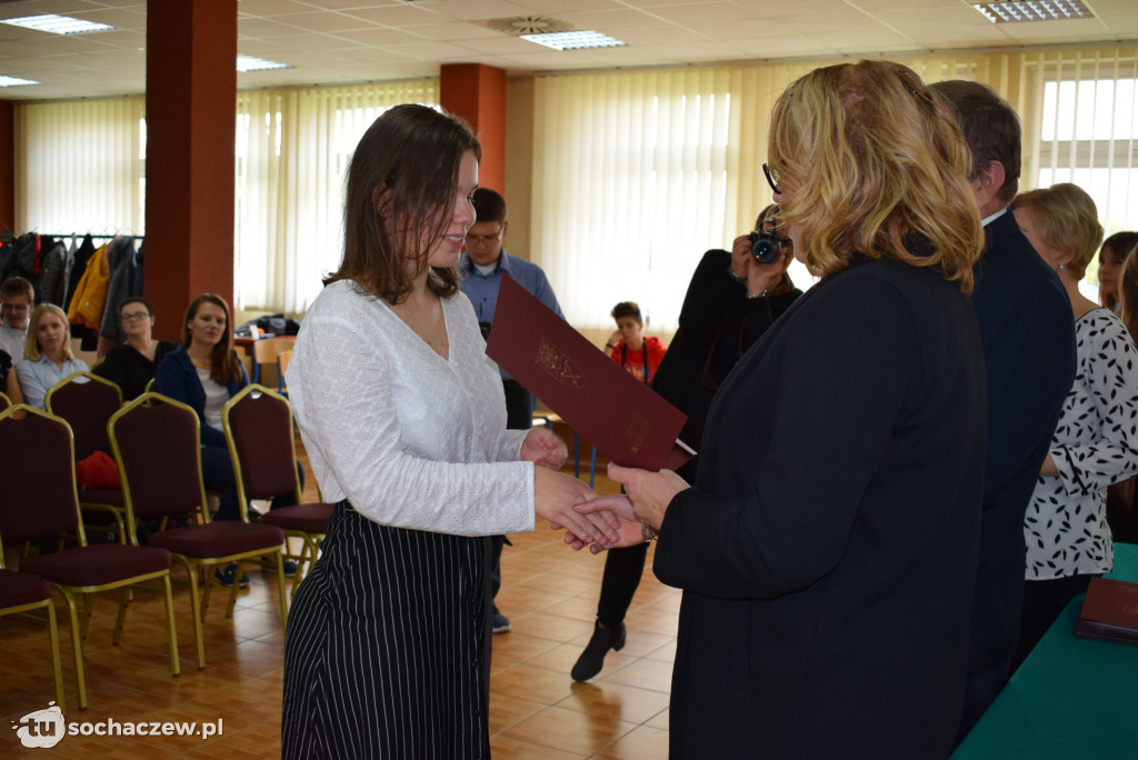 Stypendia starosty rozdane