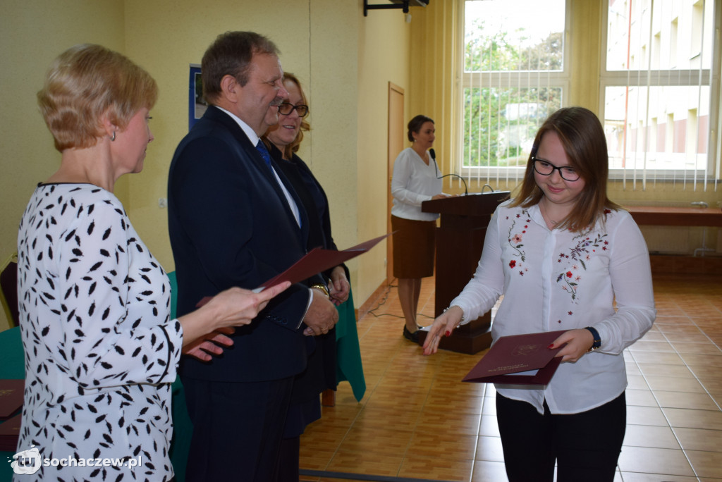 Stypendia starosty rozdane