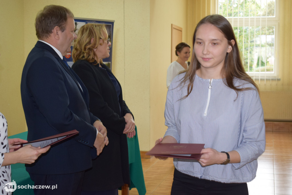 Stypendia starosty rozdane