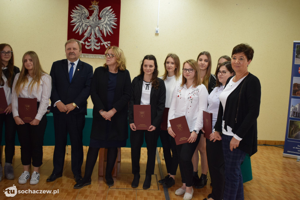 Stypendia starosty rozdane