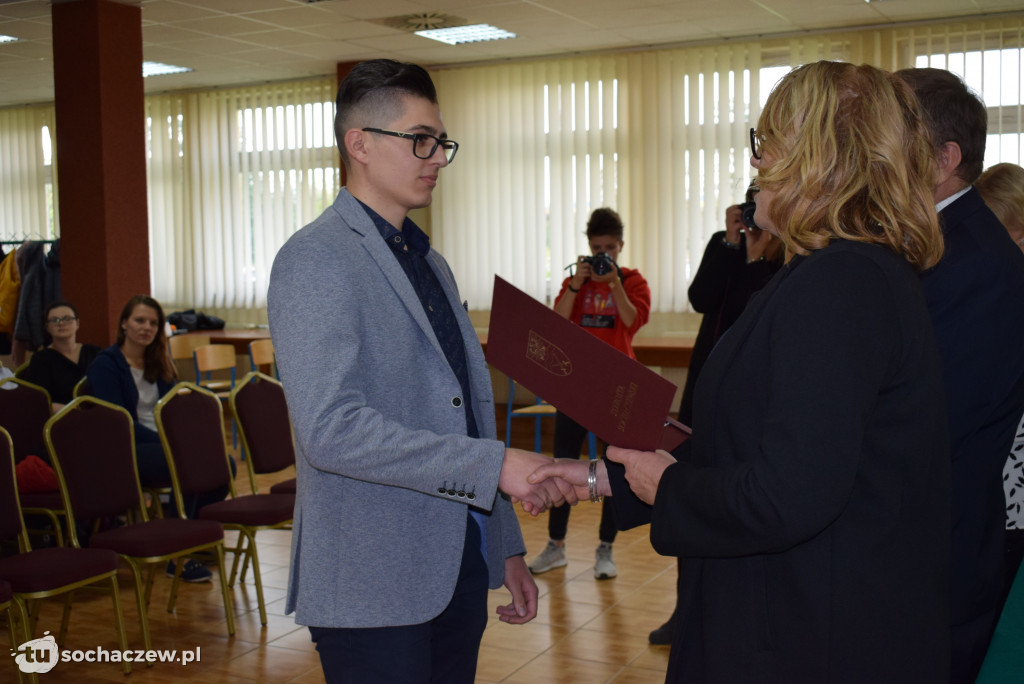 Stypendia starosty rozdane