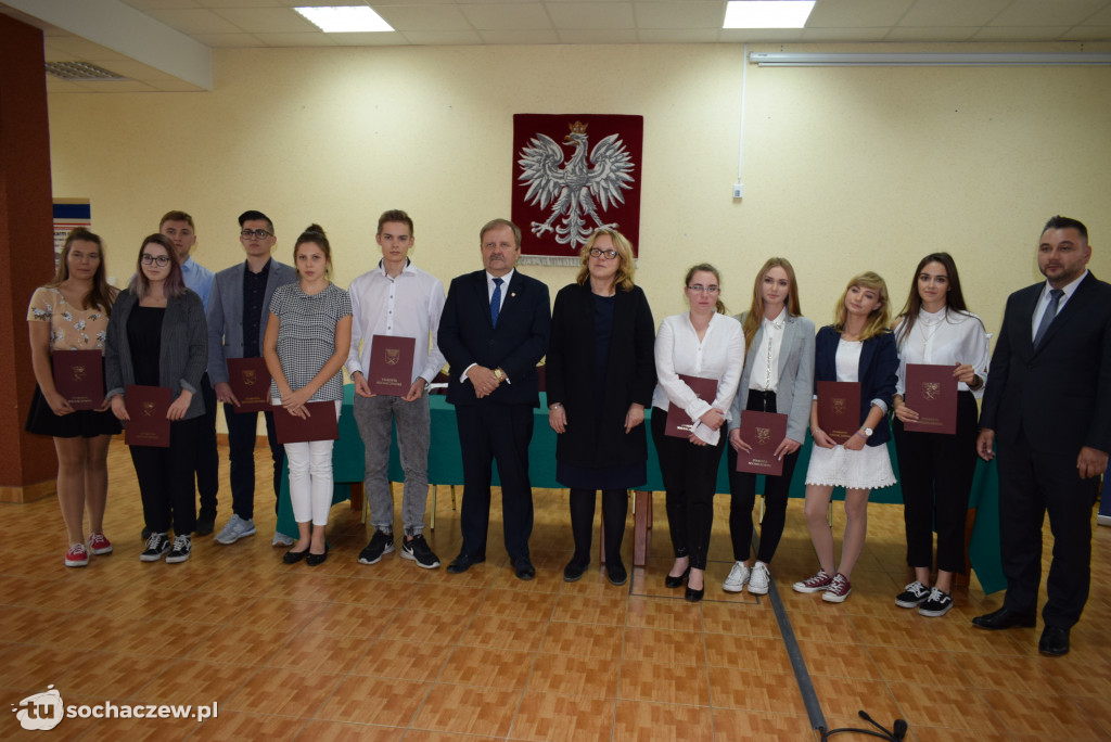 Stypendia starosty rozdane