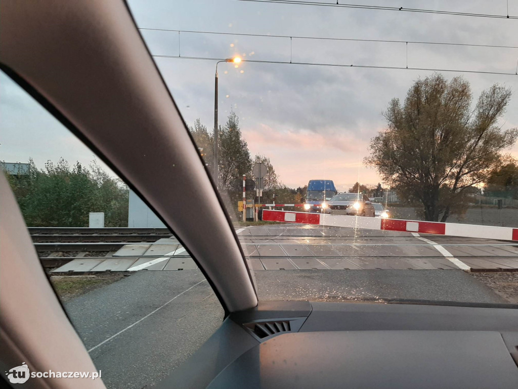 Samobójcy na przejeździe kolejowym