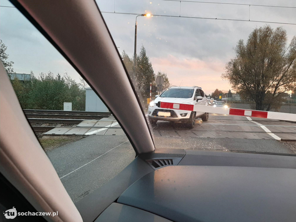 Samobójcy na przejeździe kolejowym