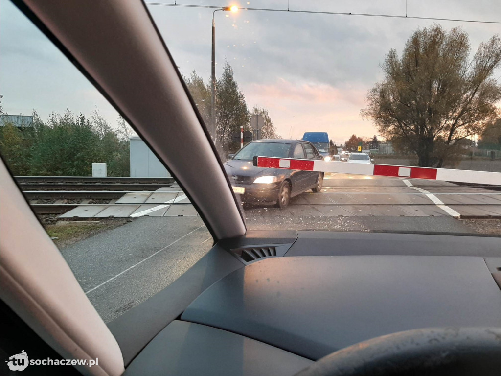 Samobójcy na przejeździe kolejowym