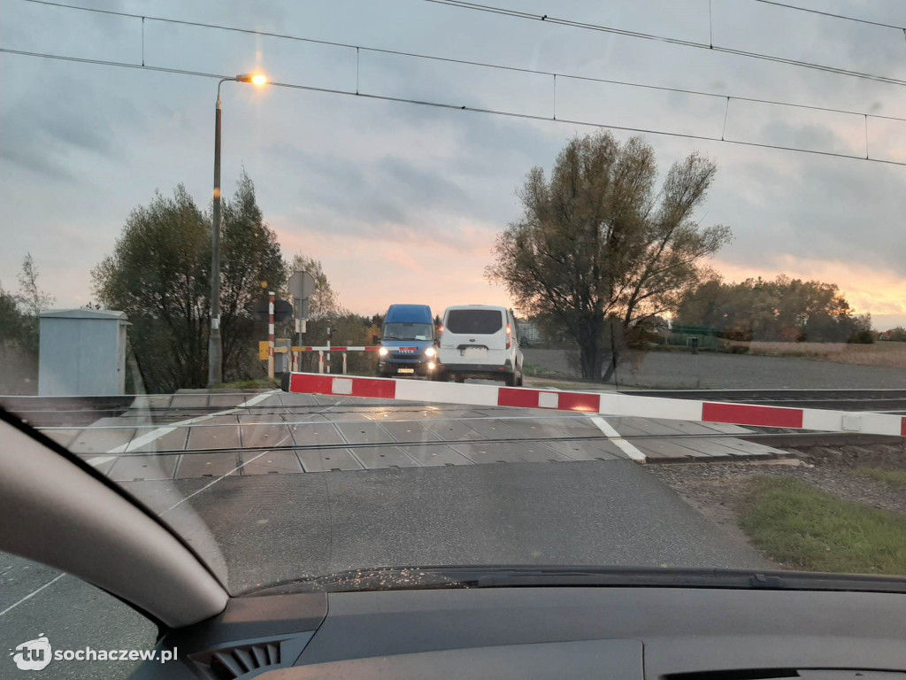 Samobójcy na przejeździe kolejowym