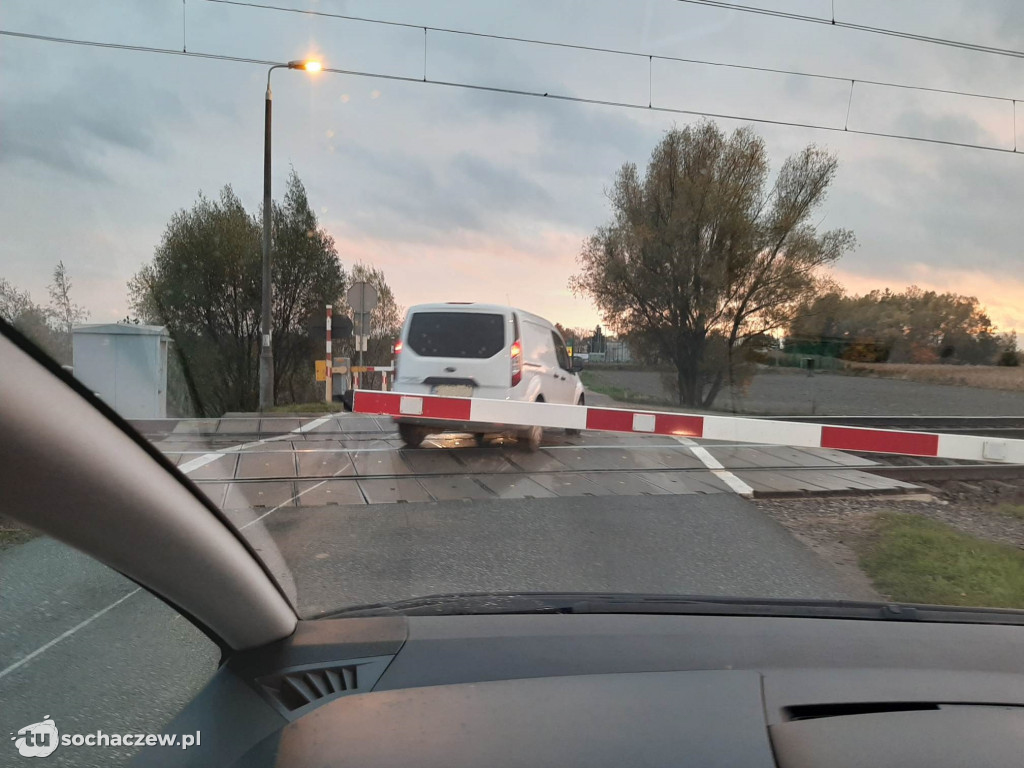Samobójcy na przejeździe kolejowym