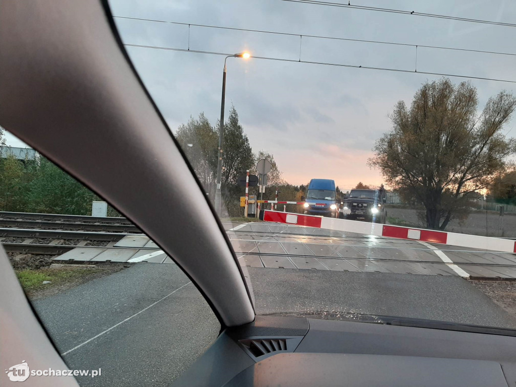 Samobójcy na przejeździe kolejowym