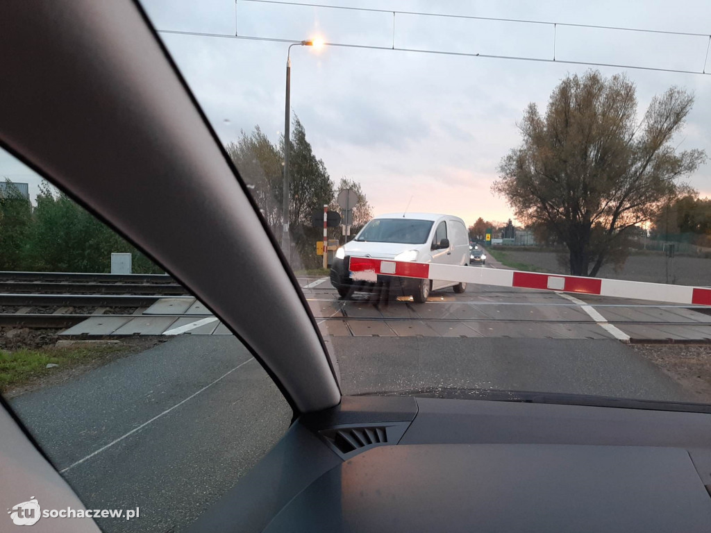 Samobójcy na przejeździe kolejowym