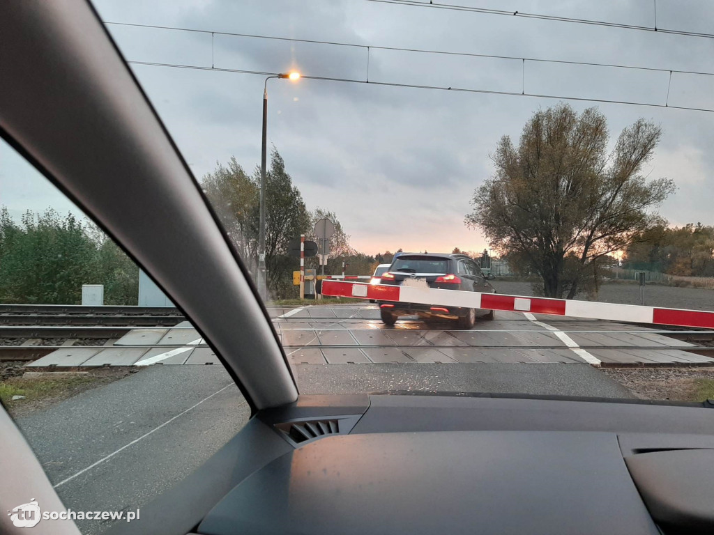 Samobójcy na przejeździe kolejowym