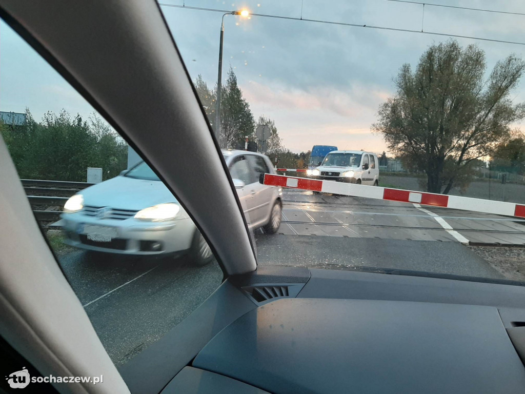 Samobójcy na przejeździe kolejowym