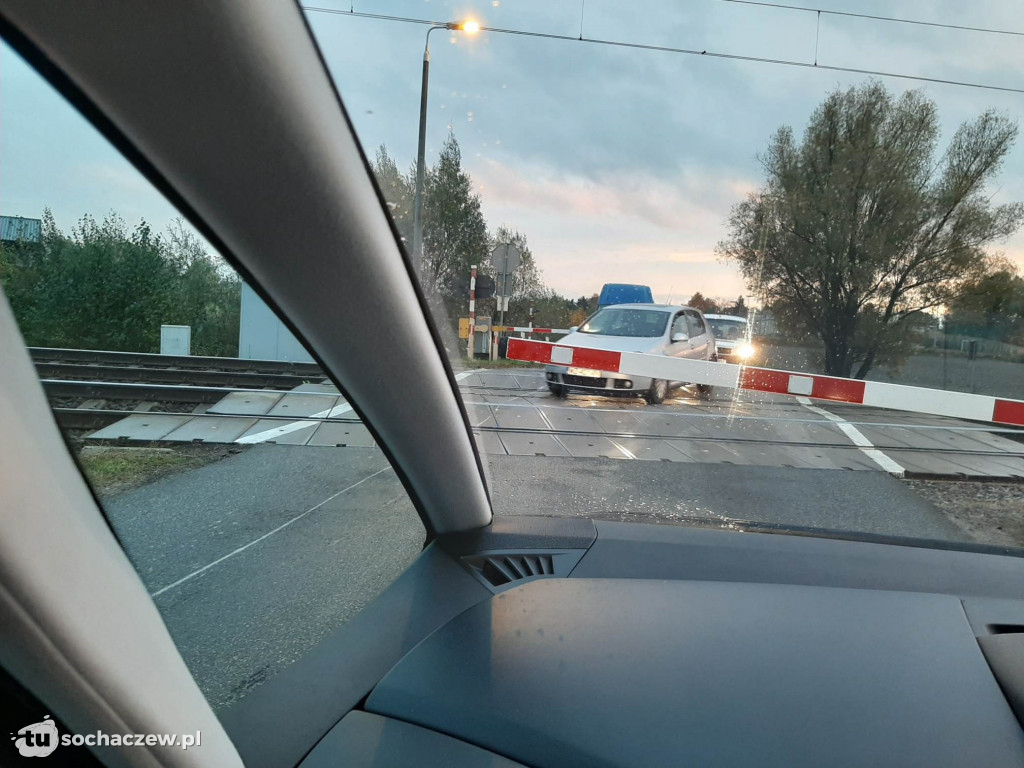 Samobójcy na przejeździe kolejowym