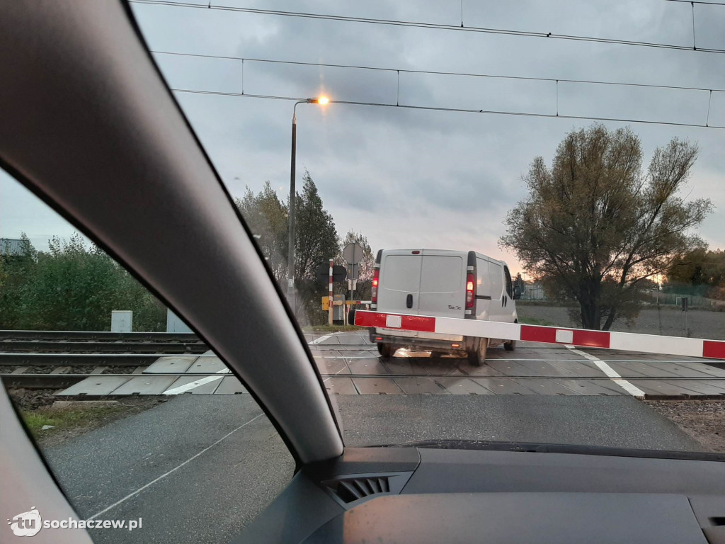 Samobójcy na przejeździe kolejowym