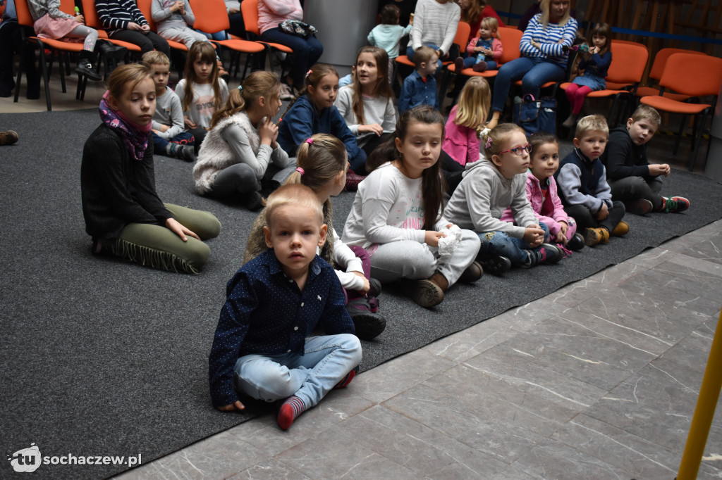 Artystyczne Kramnice teatralnie. Mimo chłodu sala pełna