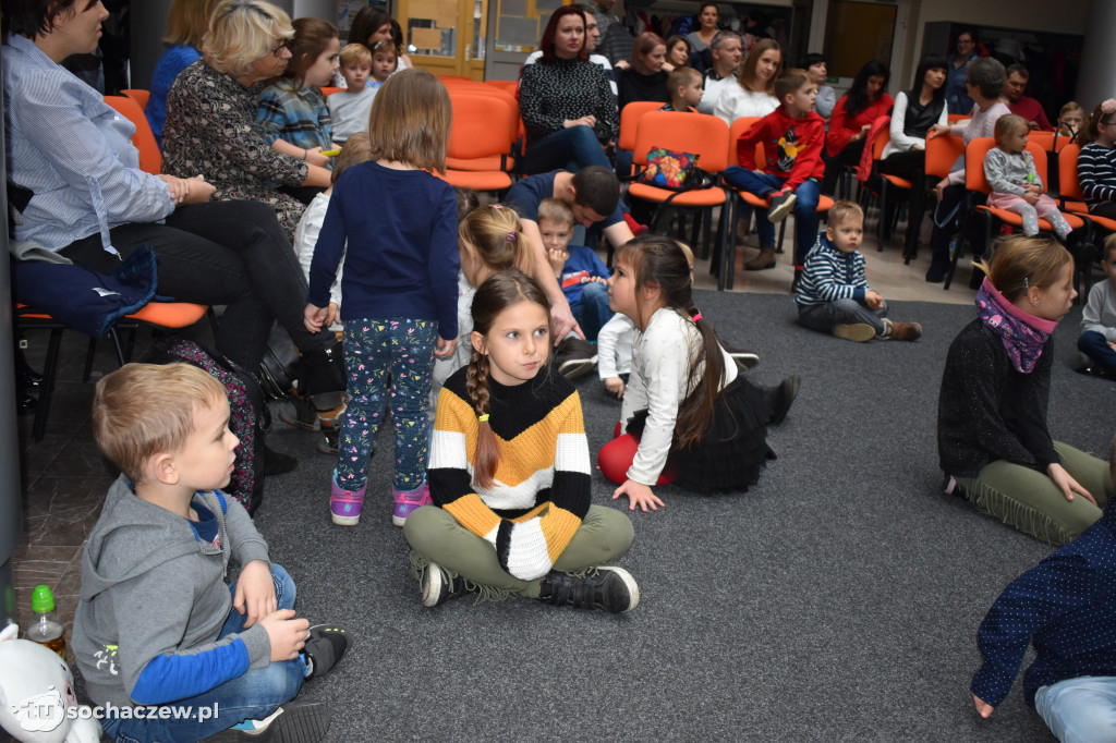 Artystyczne Kramnice teatralnie. Mimo chłodu sala pełna