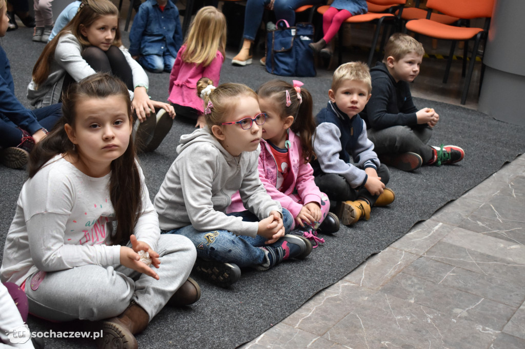 Artystyczne Kramnice teatralnie. Mimo chłodu sala pełna
