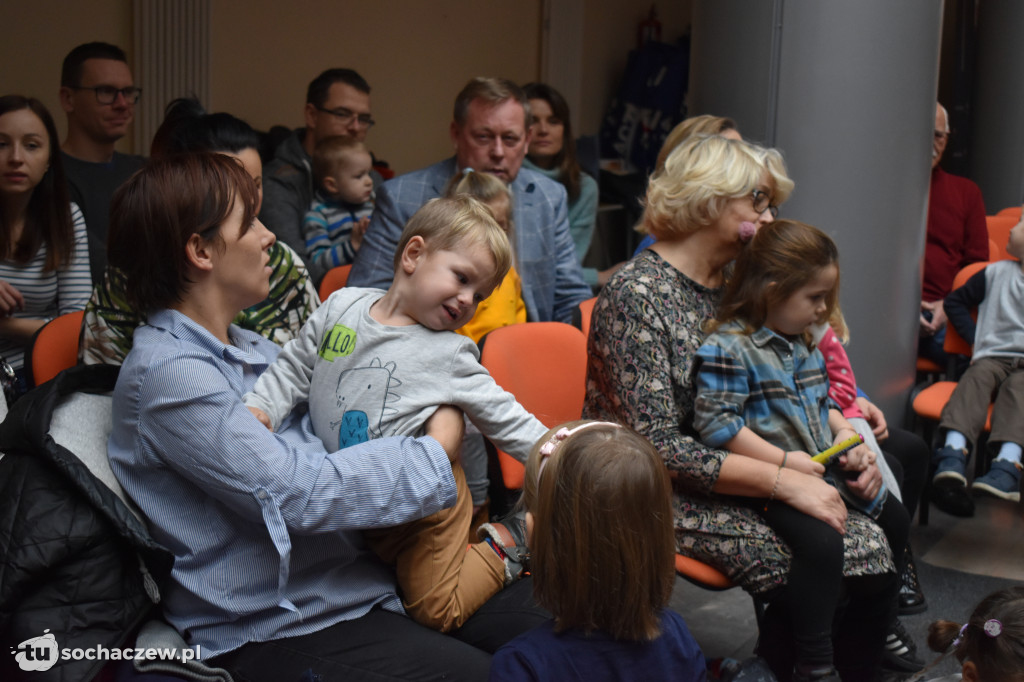 Artystyczne Kramnice teatralnie. Mimo chłodu sala pełna
